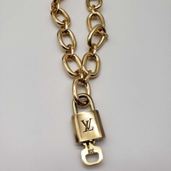 Authentic Louis Vuitton Lock & Key Gold w/ Unbranded Geometry Style Chain 100725 - Picture 8 of 14